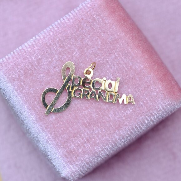 Cute Dainty "Special Grandma' Pendant / Charm 14K Real Gold - Picture 3 of 9